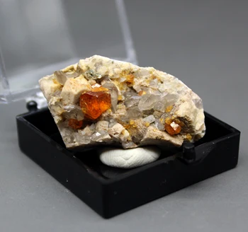 Naravni Granat in čaj kristalno Simbioza mineralnih vzorcu kamni in zdravilnimi kristali kristali kremena polje velikost 3.4 cm