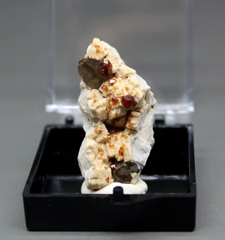 Naravni Granat in čaj kristalno Simbioza mineralnih vzorcu kamni in zdravilnimi kristali kristali kremena polje velikost 3.4 cm