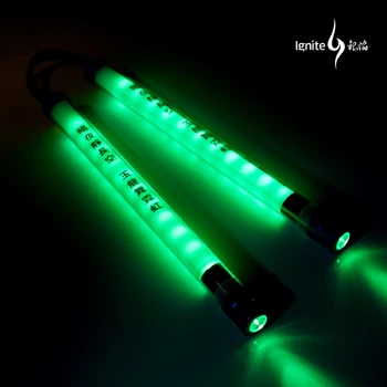 Fluorescentna Nunchaku stopnji uspešnosti dvakrat vodil polnjenja LED sedmih barvnih Nunchaku