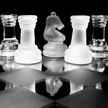Mednarodne Šahovske Igre Luksuzni Elegantno K9 Stekleni Šah, Rokoborba Embalaža Internation Šahovska garnitura Stekla Krovu Šah Igra 25x25cm