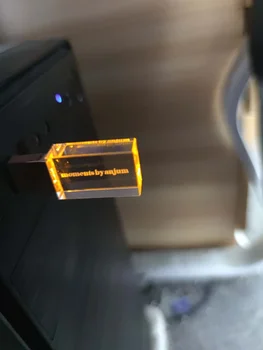 (10pcs/veliko prostega logotip fee) Novo po Meri 3D Znotraj LOGOTIP Kristalno USB 2.0 Pomnilnik Flash Stick z plastična Škatla